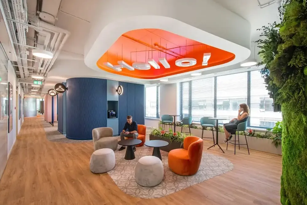 orange-poland-offices-warsaw-1.webp